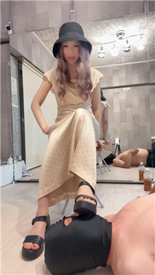 【日本美女】可爱素人S首调骚奴【双视角版】