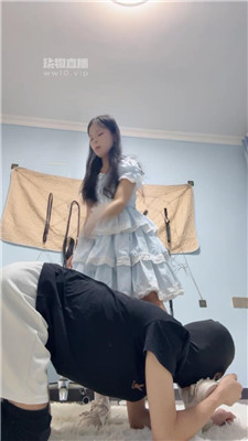【甜桃大王】可爱小主散鞭抽打