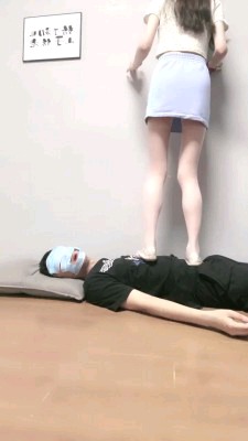 【调教视频】【诗酒年华】素人S-鞋子蒙眼/舔脚/踩踏/口水/烟灰/踢踹