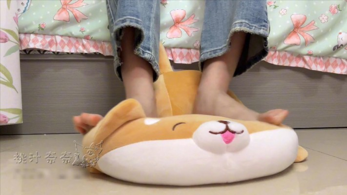 光脚撕踩玩偶  JS251024~3BP