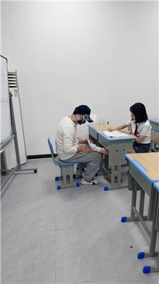 【也狗】白袜学生主教室教训老师