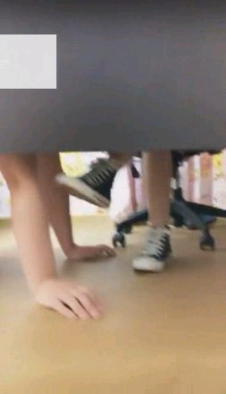 【调教视频】【玉娘】双S帆布鞋网袜玩狗