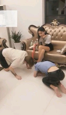 【调教视频】【小贝】双M黑丝高跟鞭打耳光踩踏