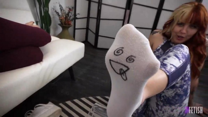 纹身美女催眠好闺蜜当脚奴舔白袜裸足美脚  JS251103~2BP