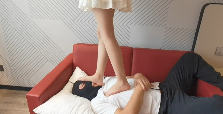 女高萝莉鞋踩头 YC-251102-2BP