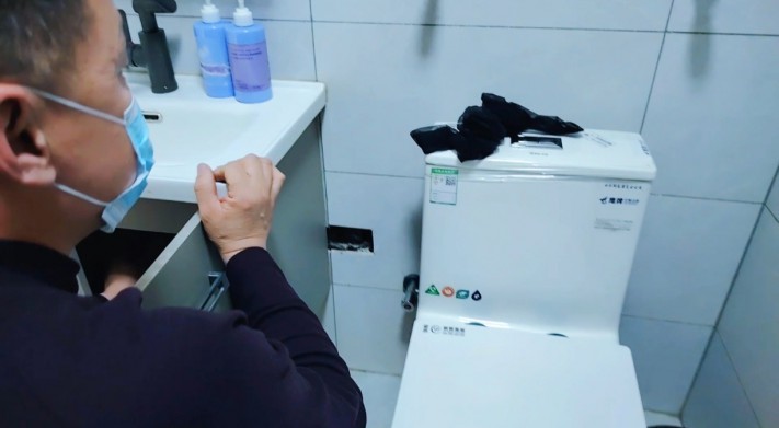 《爱丽丝女王调教恋物变态》 YC-251102-5BP