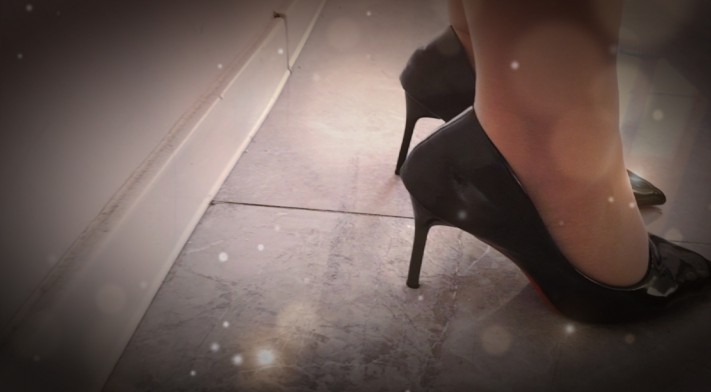 《爱丽丝女王踩踏调教-水果版》 YC-251104BP