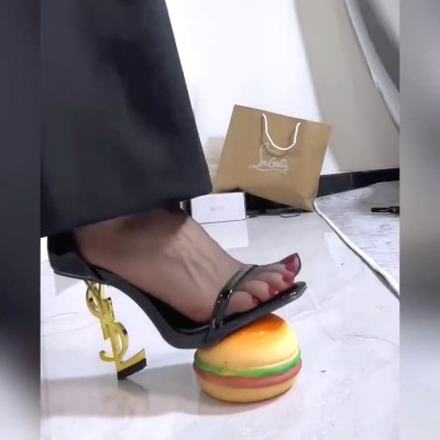 御姐黑丝白丝玉足诱惑挑逗多双鞋踩踏解压  JS251109~9BP