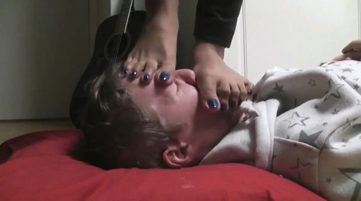 【超狠女主暴力踩脸毁容】跳踩跺踩脸 碾踩踢踹脸 JS251111~1BP