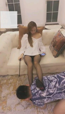 【调教视频】【Cici美美】黑丝鞭子调教花衣贱狗