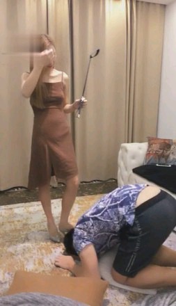 【调教视频】cici虐死狗