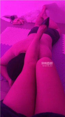 【汐然大人】玉足插嘴-脏鞋舔