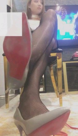 【调教视频】【Cici美美】第一视角 脏鞋底羞辱