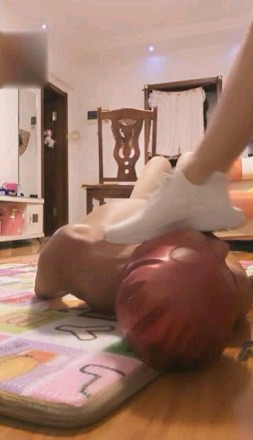 【调教视频】冰雪S，打死这个牢骚逼