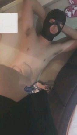 【调教视频】【仟娇S】肉丝踩踏舔脚踢（上）