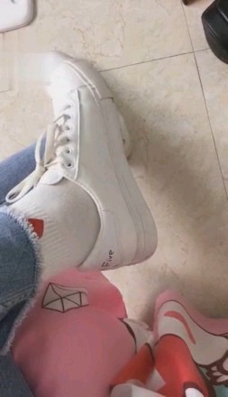 【调教视频】兔粉粉-棉袜牛仔裤第一视角