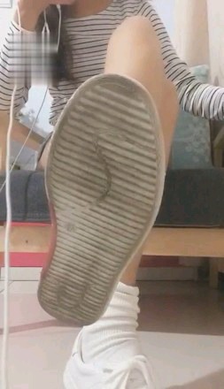 【调教视频】【若依S】小剧场：做女同学的脚下狗