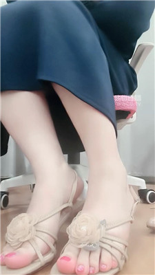 【拽拽】裸足早些羞辱    251115-30BP