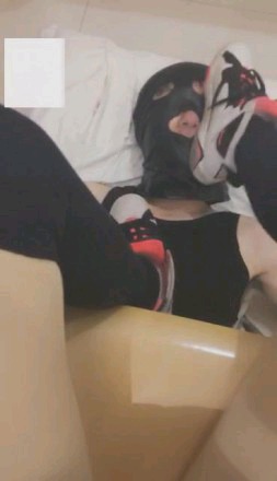 【调教视频】【可可公主】三层臭袜子虐除臭脚垫