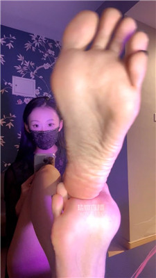 【雅雅】爬过来舔脚    251211-21BP