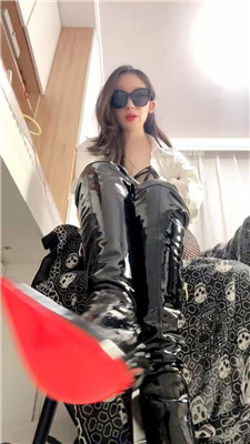 【夏夏】羞辱靴奴同事    251216-27BP