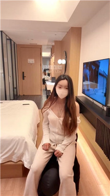 【奈奈酱】吃真狗粮-烟灰-雪地靴白袜辱