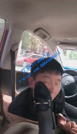 【调教视频】冷柔S-车内黑丝戏调老贱狗