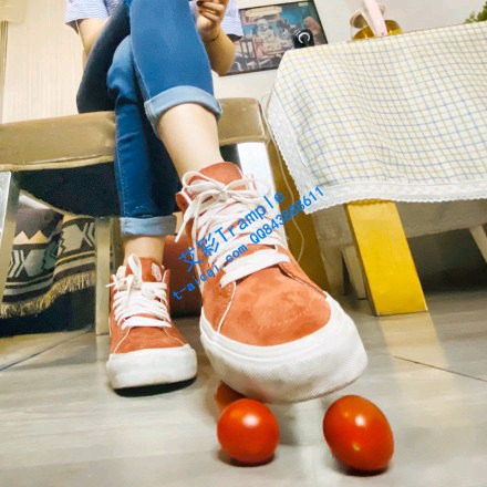 【调教视频】【美离子】踩食物vans帆布鞋，裸足