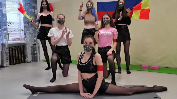 近2小时莫斯科女神团黑丝群踩！疯狂跳踩！  bf61272BP