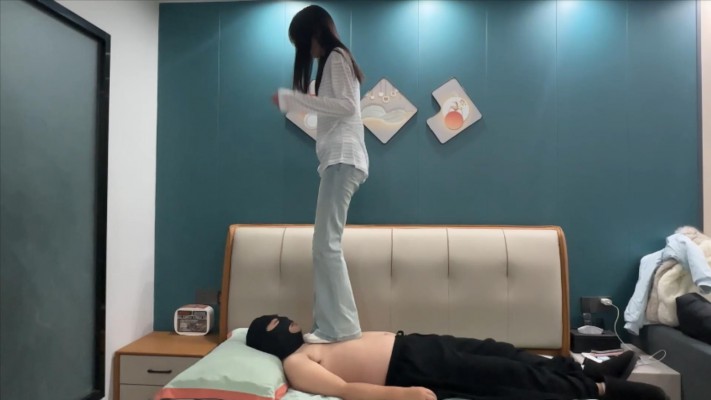 【念安工作室】高三学生主日常踩踏闻脚 YC-260305BP