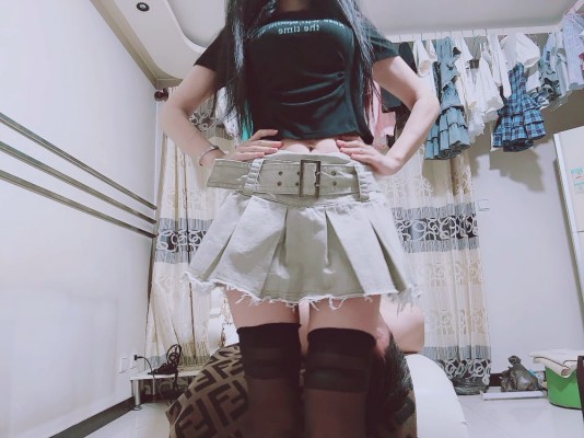 【兔粉粉】黑丝大长腿之下 YC-260317BP