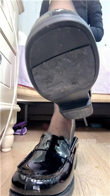 【咬猫】剧情曝光万婷婷当宿舍母狗    260411-40BP