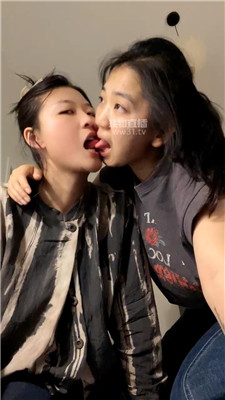 【叉烧饱】S吻调教闻脚    260419-4BP