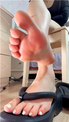 【咬猫】雌堕锁住灌吸香水流    260425-33BP