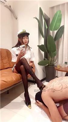 依依4702