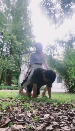 伊茜S随机路人户外公厕调教