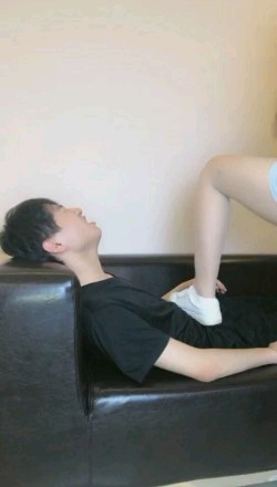 【黑甜女蒂】小白袜坐脸窒息
