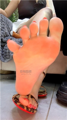 【咬猫】伺候妈妈技师爸爸    260628-35BP